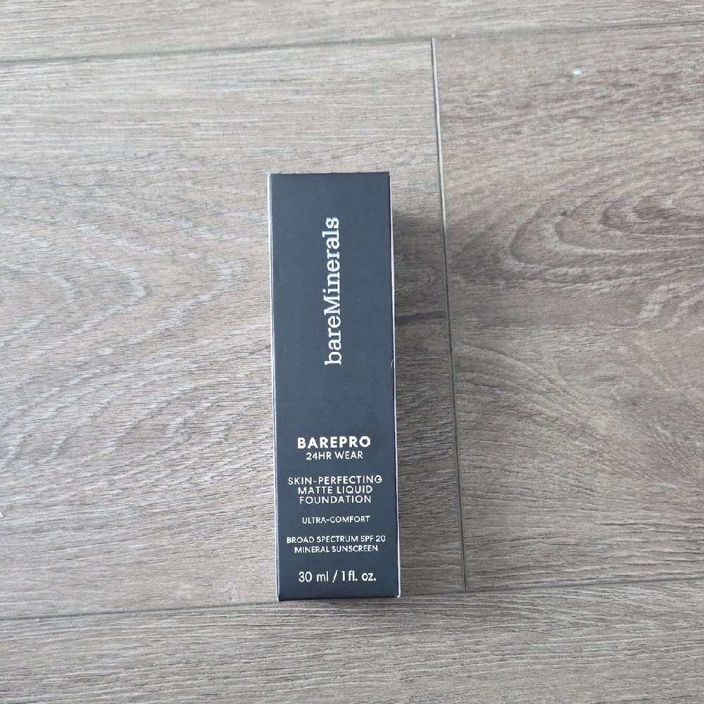 bareMinerals BAREPRO Matte Liquid Foundation Broad Spectrum SPF 20 Fair 15 Cool